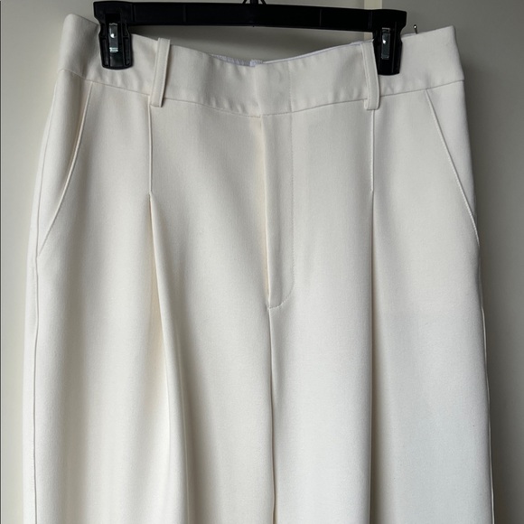 Smythe Women's Ivory Suit- like new - Picture 13 of 15